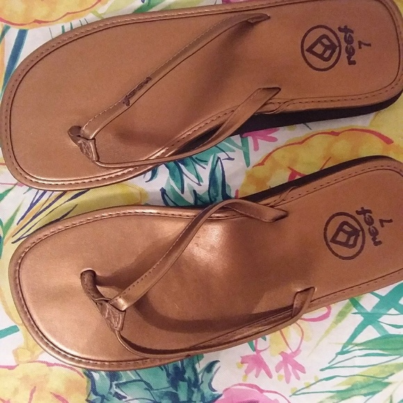 REEF Women's Copper Metallic Sandals - Picture 2 of 4